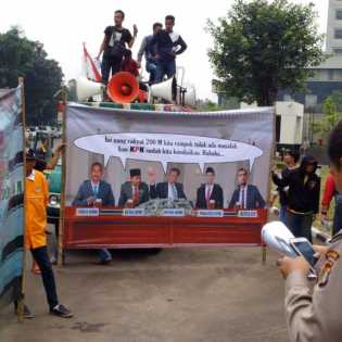 Demo di KPK, Bupati Rohil di Tuding Telah Mengkondisikan KPK Rp. 10 M