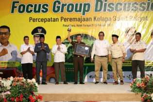 Kajati Riau Raih Penghargaan dalam Kegiatan FGD APKASINDO