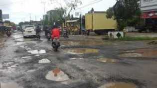 DPRD Sorot Jalan Rusak di Pekanbaru