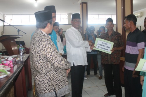 Bupati Suyatno Himbau ASN Rohil Salurkan Zakat ke Baznas