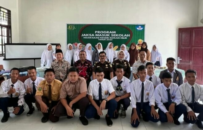 Tim Program JMS Kejaksaan Negeri Rokan Hilir Kunjungi SMPN 6 Tanah Putih