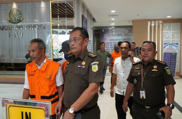 4 Orang Ditetapkan Sebagai Tersangka Dugaan Tipikor Pembangunan Fisik Masjid Raya Pekanbaru TA. 2021