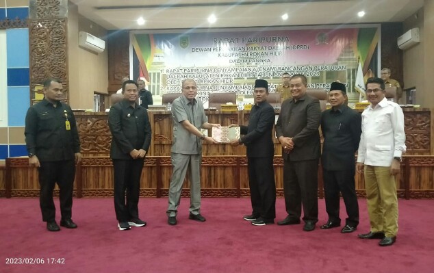 DPRD Gelar Rapat Paripurna Penyampaian 6 Ranperda oleh Bupati Rohil