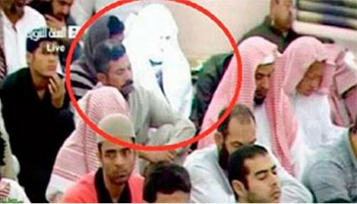 Ini Penjelasan, Sosok Bercahaya Miusterius Saat Sholat Jum'at?