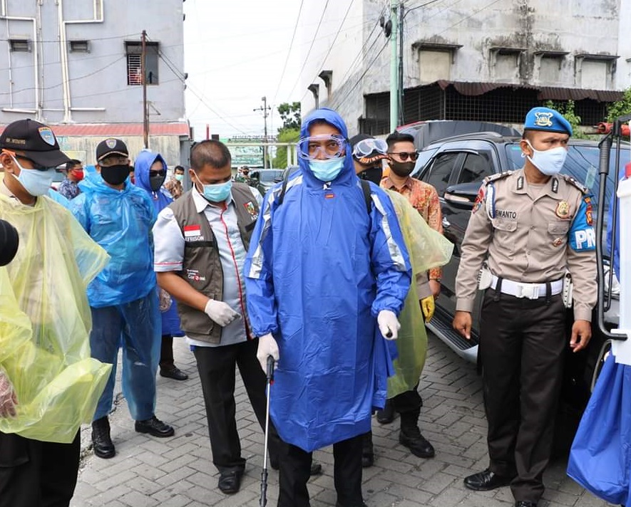 Antisipasi Penyebaran Covid19, Wako Firdaus Pimpin Penyemprotan Disinfektan