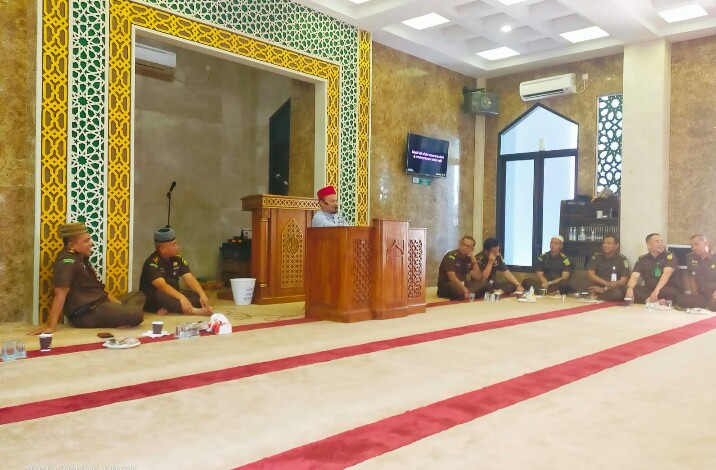 Pengajian Rutin Kejaksaan Tinggi Riau di Isi Oleh Ustadz H Alnop Dinar LC MA