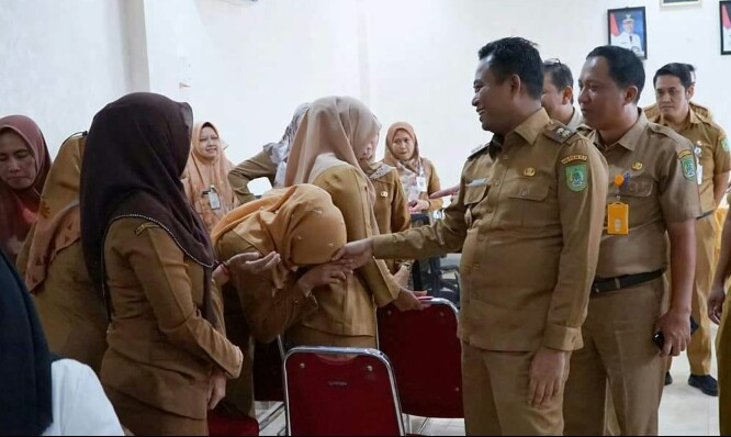 Pimpin Apel Pagi di BKPSDM, Wabup Rohil Ajak ASN Terus Tingkatkan Disiplin dan Berikan Pelayanan Ter