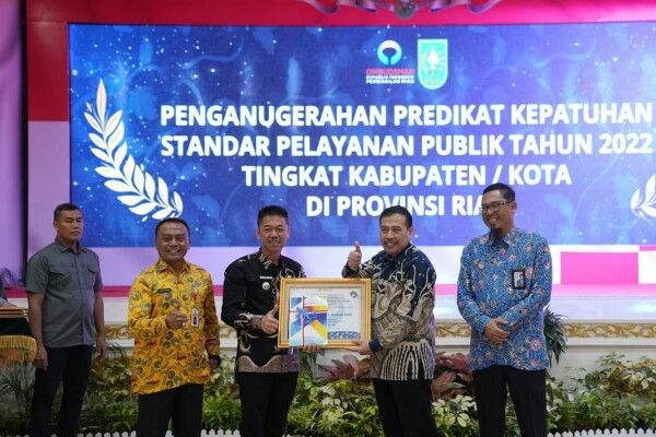 Pemkab Rohil Raih Penghargaan dari Ombudsman RI