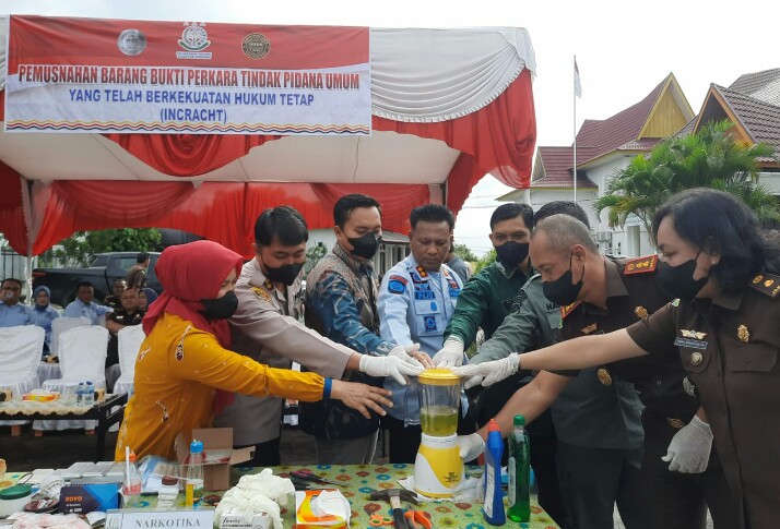 Kejari Kuansing Musnahkan BB Perkara dari November 2022-Februari 2023