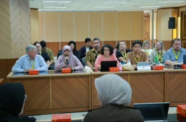Mahasiswa Universitas Indonesia Bersama Charles Darwin University Audiensi ke Kejagung