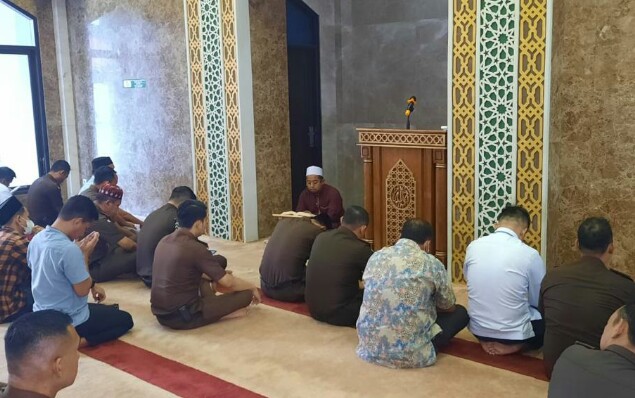 Tausiyah Ba'da Dzuhur Kejati Riau, Ustadz Chairul Ihkwan Sampaikan Manfaat Dzikir