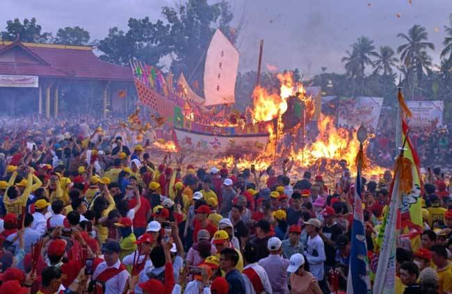 Ribuan wisatawan padati Event Ritual Bakar Tongkang diBagansiapiapi