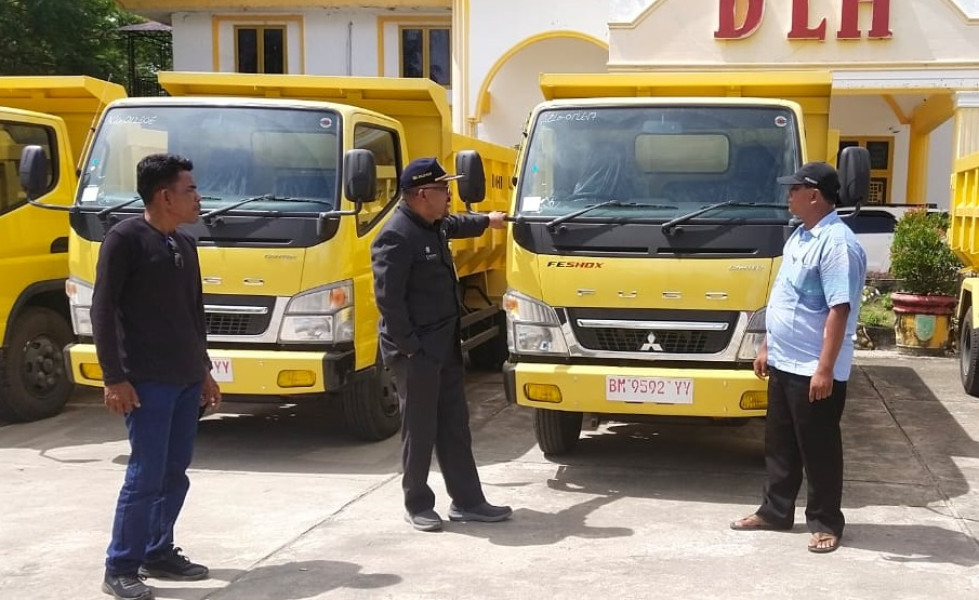 Tingkatkan Kebersihan,  DLH Rohil Dapat Tambahan 5 Unit Dump Truck