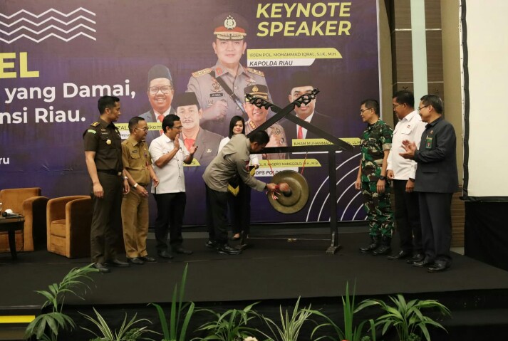 Asintel Kejati Riau Hadiri Giat Diskusi Panel Mewujudkan Pemilu 2024 Damai, Aman dan Kondusif