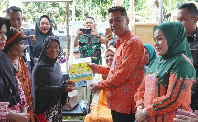 Tinjau Perekaman E-KTP Untuk Masyarakat Suku Bonai, Bupati: KTP Wajib Dimiliki Setiap Warga Negara