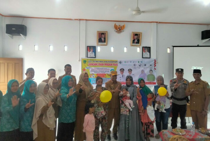 Sekda Rohil Buka Launching Crash Polio di Kepenghuluan Parit Aman
