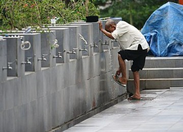 Hukum Menghapus Air Wudhu Setelah Berwudhu, Ini Penjelasanya ?