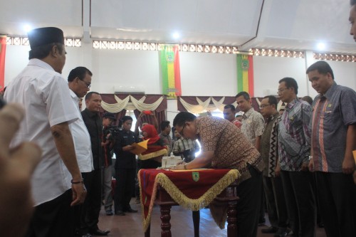 Bupati Ingatkan Kontraktor Untuk Bekerja Yang Bagus