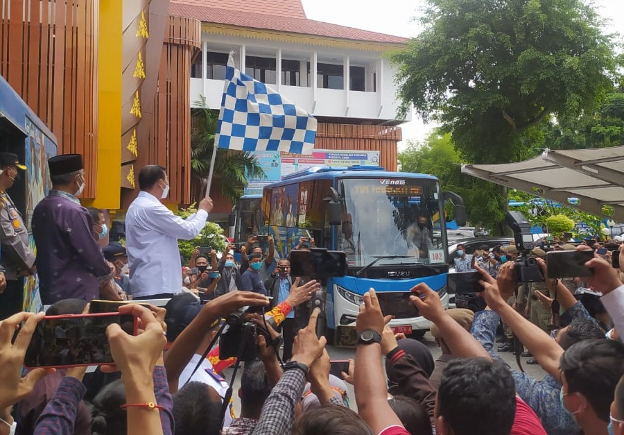 Walikota Pekanbaru Firdaus Luncurkan Lima Unit Bus Vaksinasi Keliling