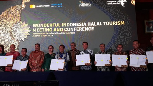 Menteri Pariwisata Beri Penghargaan Kota Pekanbaru Sebagai Kota Destinasi Wisata Hala