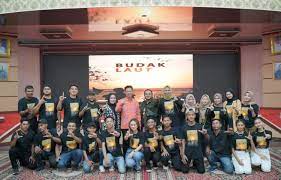 Bupati Rohil Nobar Pemutaran Perdana Film “Budak Laut”