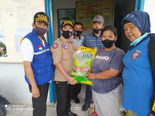 Peduli Korban Kebakaran Kampung Dalam, Anggota DPRD Kota Pekanbaru Menyalurkan Bantuan
