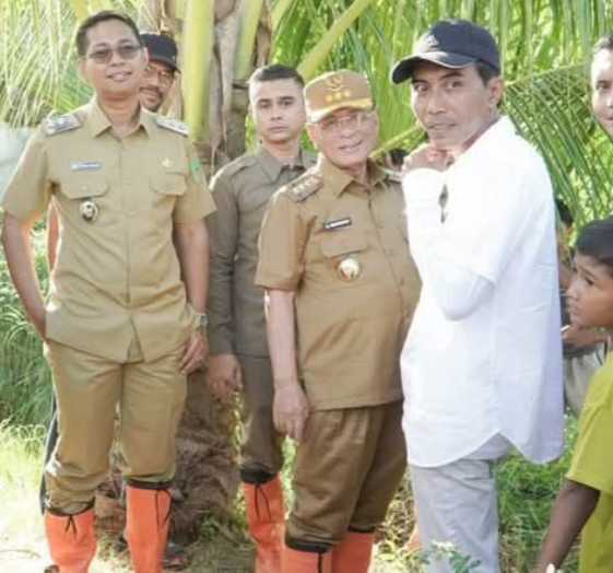 Bupati Rokan Hilir  H. Bistamam dan Wabup Jhony Charles Tinjau Daerah Rawan Banjir di Bagansiapiapi