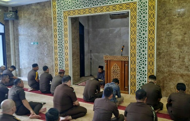 Tausiyah Ba'da Dzhuhur di Kejati Riau di Sampaikan Oleh Ustadz Chairul Ihkwan