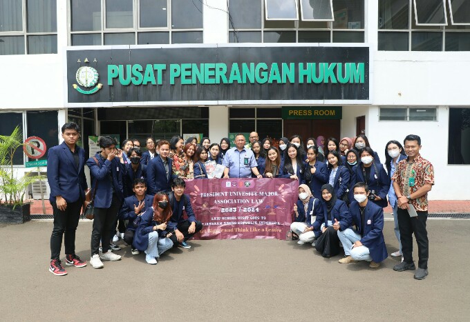 Kapuspenkum Menerima Kunjungan Mahasiswa President University